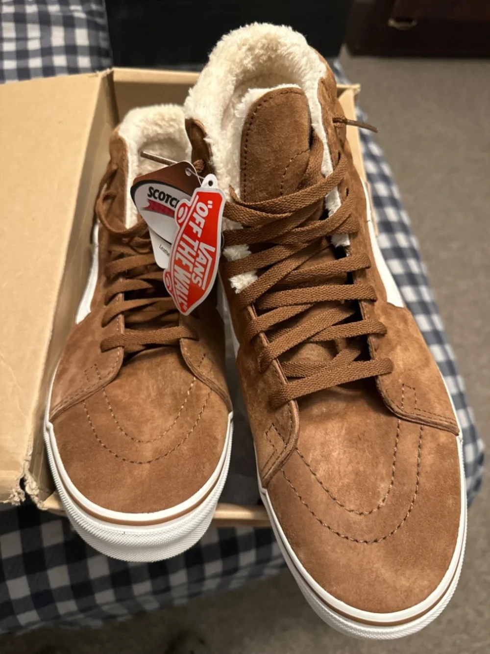 Vans - Picture 2 of 4